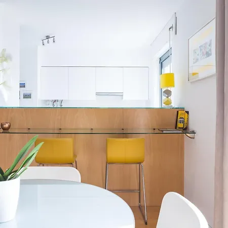 Portucale ! Downtown Premium With Parking Garage Apartment *