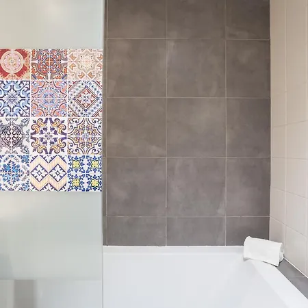 Portucale ! Downtown Premium With Parking Garage 아파트